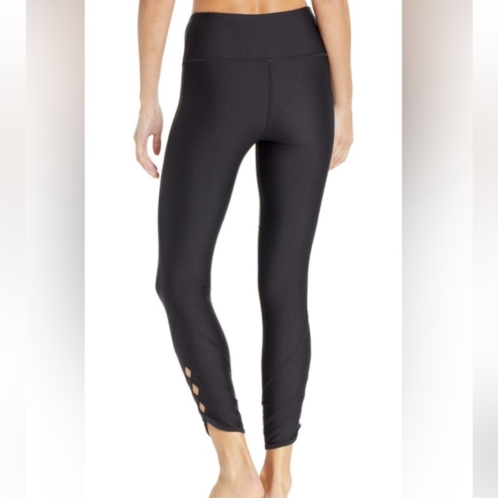 Under Armour women’s side cutout heatgear compression legging, good condition